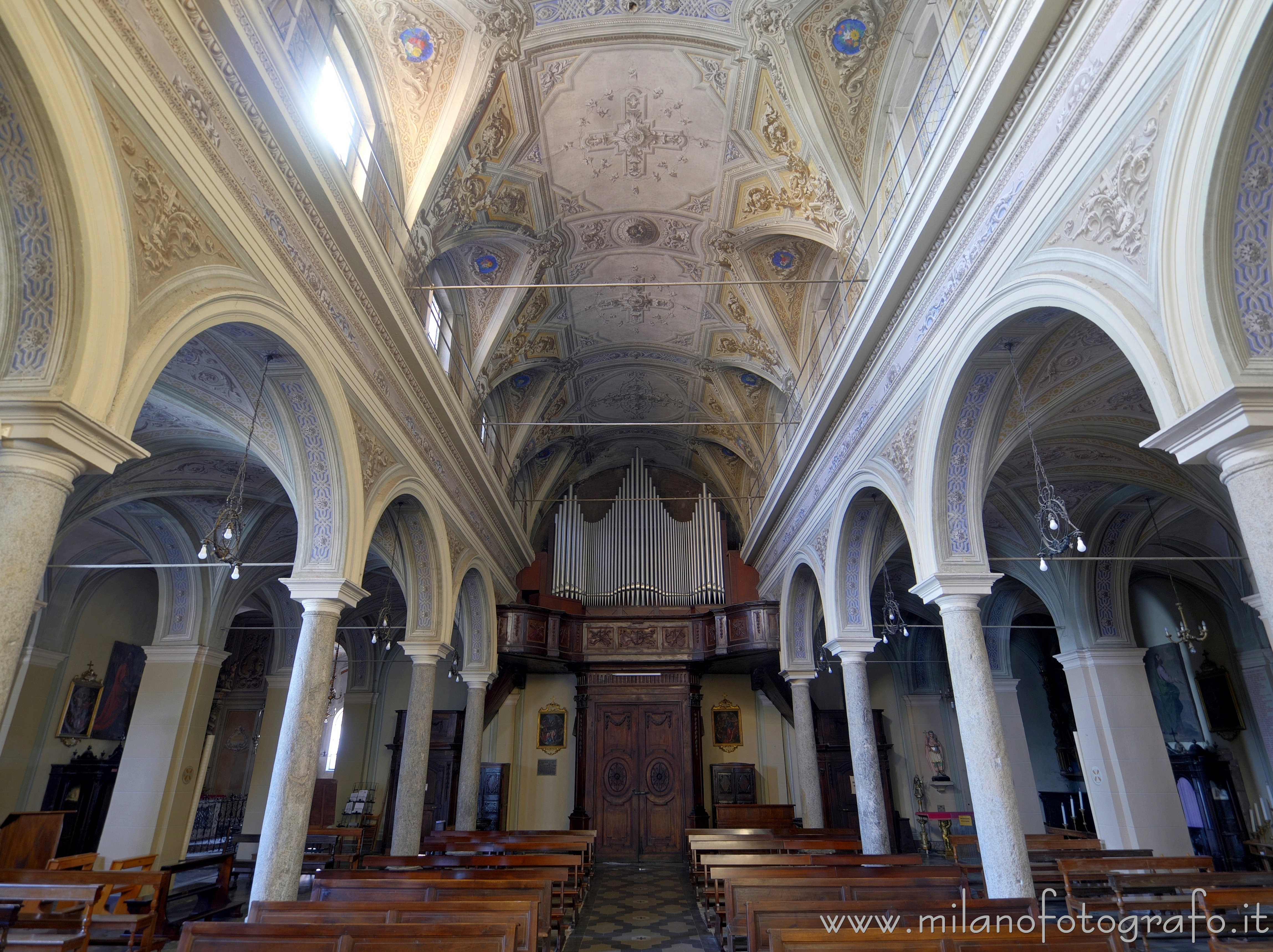 Pettinengo (Biella) - Le cinque navate della Chiesa Parrocchiale dei Santi Stefano e Giacomo - Foto a piena risoluzione